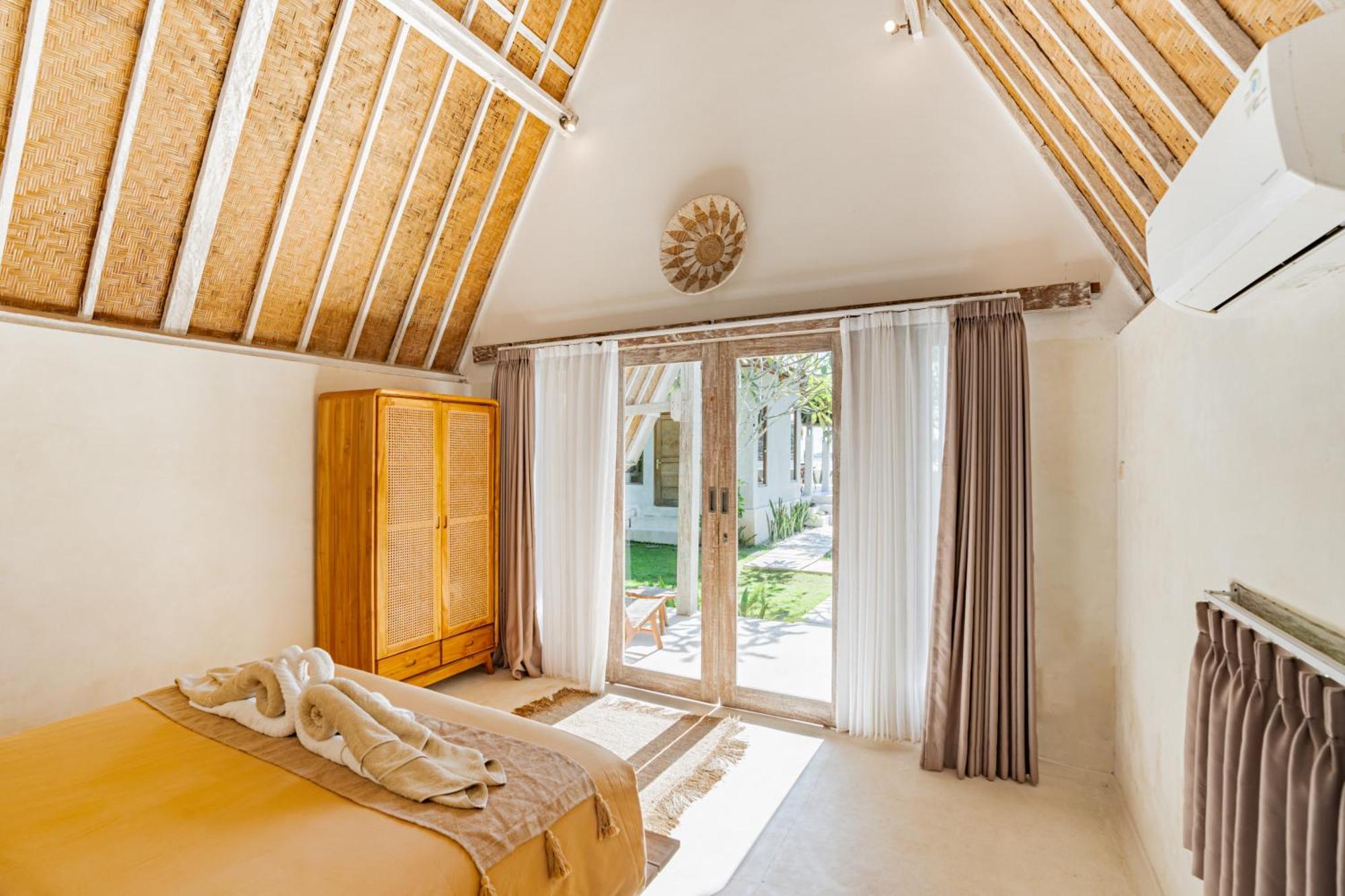 Sunset House Ceningan, 10 Person Beachview Private Villa Nusa Lembongan