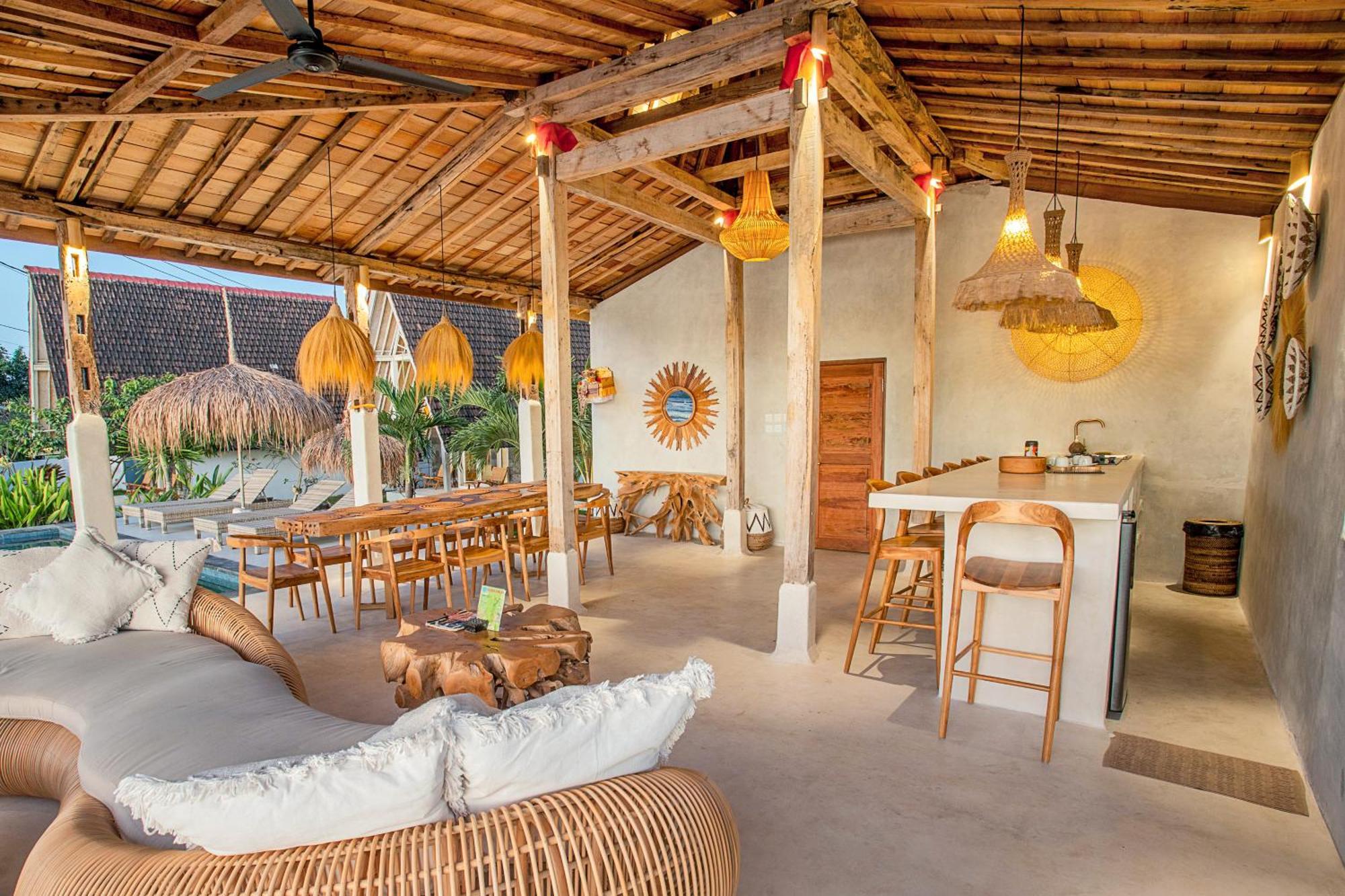 Sunset House Ceningan, 10 Person Beachview Private