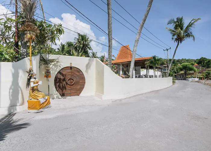 Sunset House Ceningan, 10 Person Beachview Private Villa