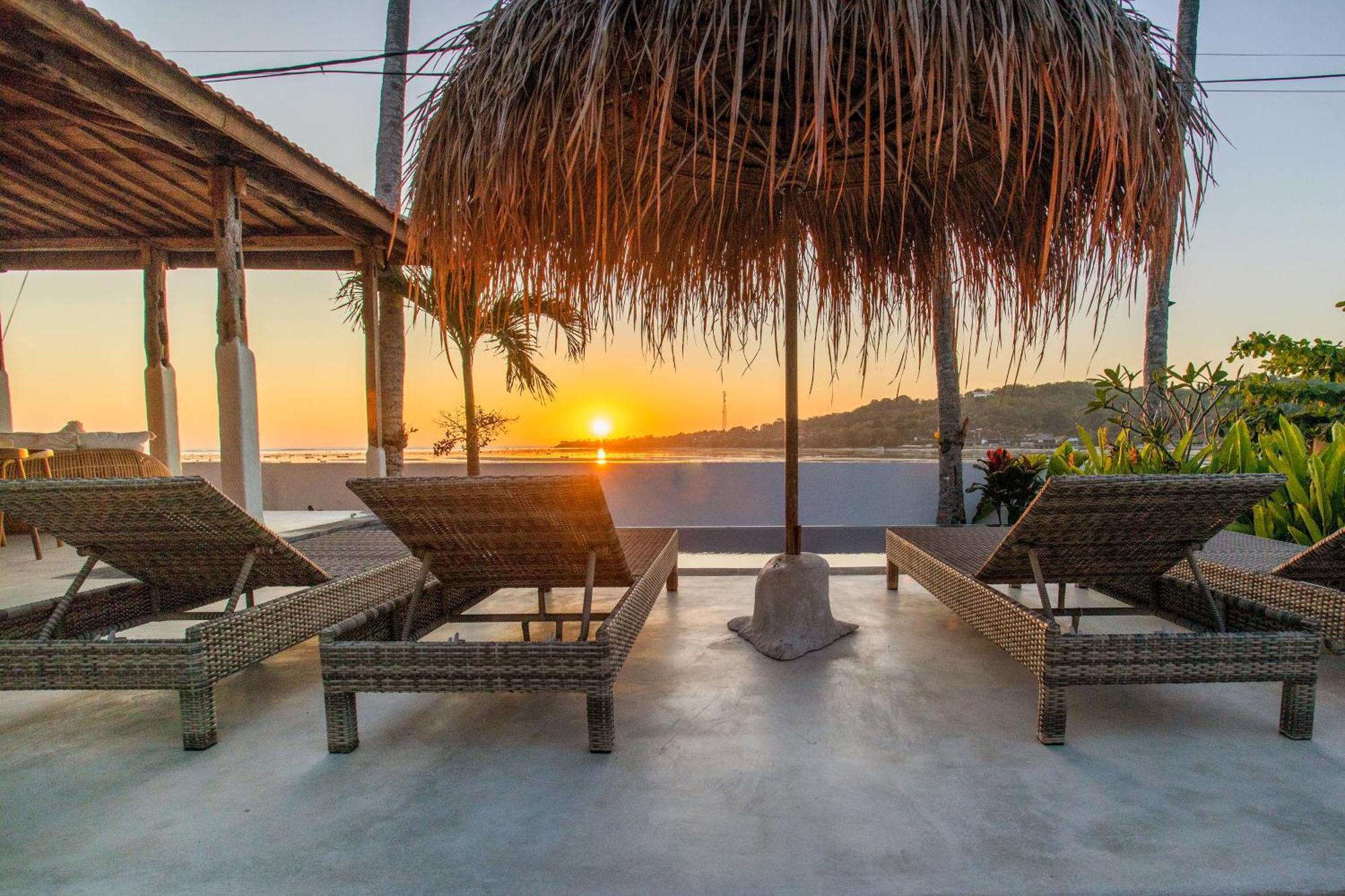 Sunset House Ceningan, 10 Person Beachview Private Villa