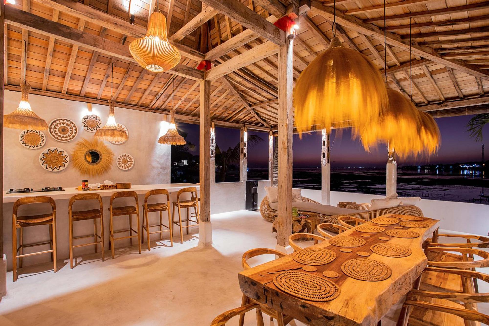 Sunset House Ceningan, 10 Person Beachview Private Villa